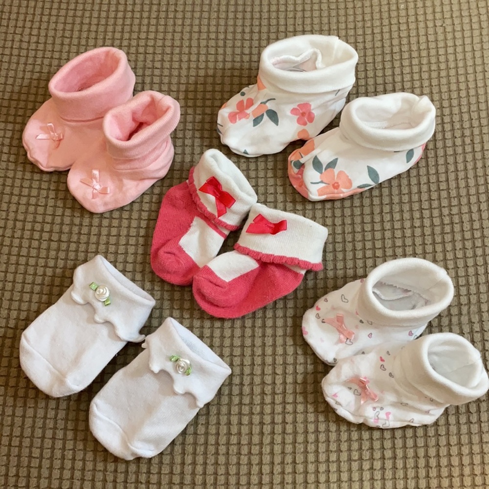 👼3 for $10👼 Baby Girl Booties & Socks. EUC. 0-3M.